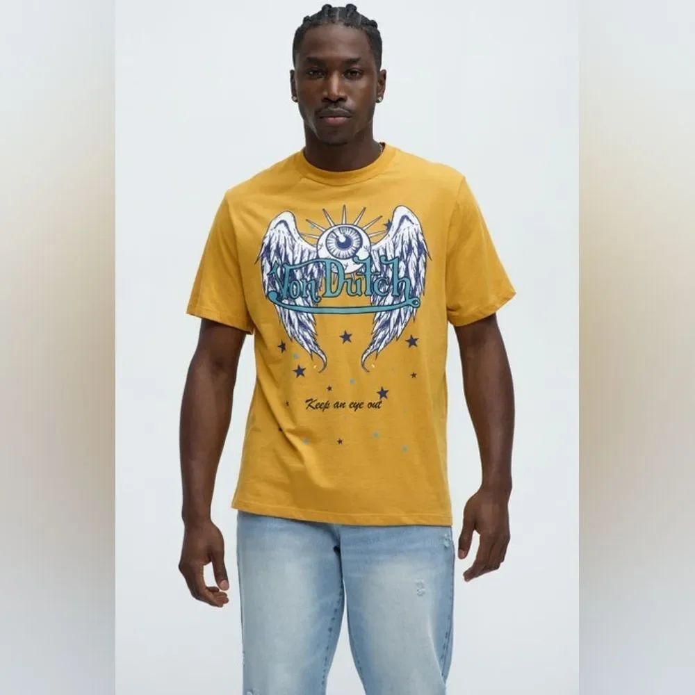 Von Dutch Men's Yellow An Eye Out Short Sleeve Graphic Tee